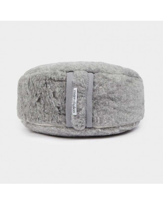 Il cuscino da meditazione Merino Wool Manduka con due tipi di imbottitura